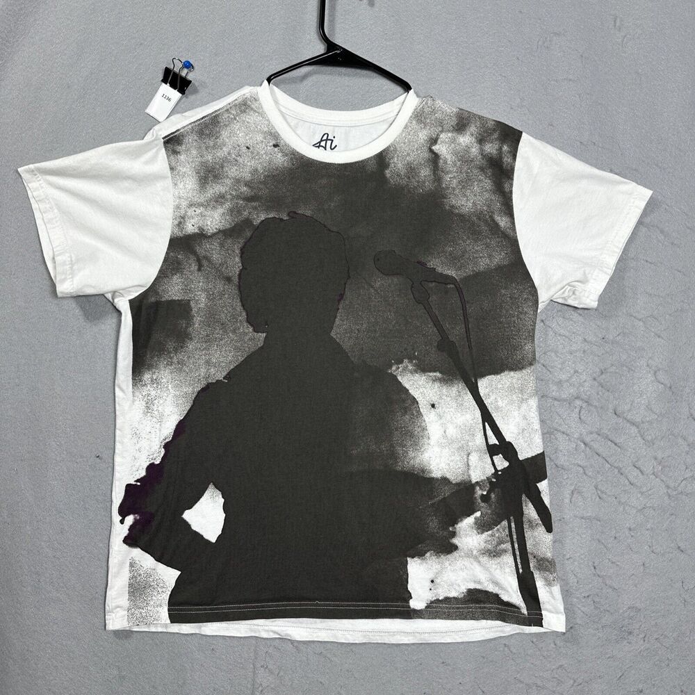 Authentic Icon  Singer All over Front White T-Shirt Crew Neck 100% Cotton Size L